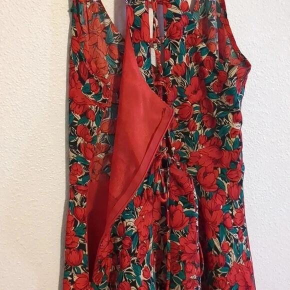 Luc-ce red floral lace-up wrap dress size Medium - Picture 5 of 6